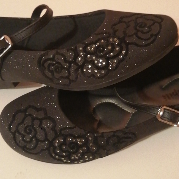 Girls Ballerina Shoes Size US 13 - Picture 3 of 9
